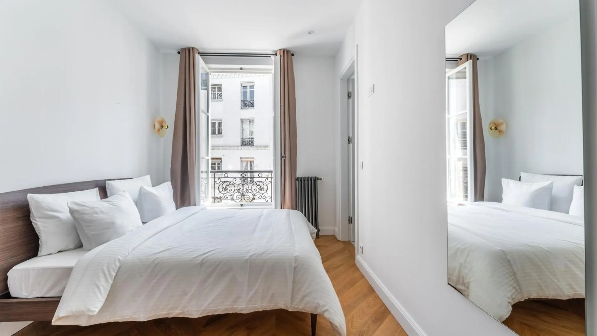 Luxury Living Alma Paris